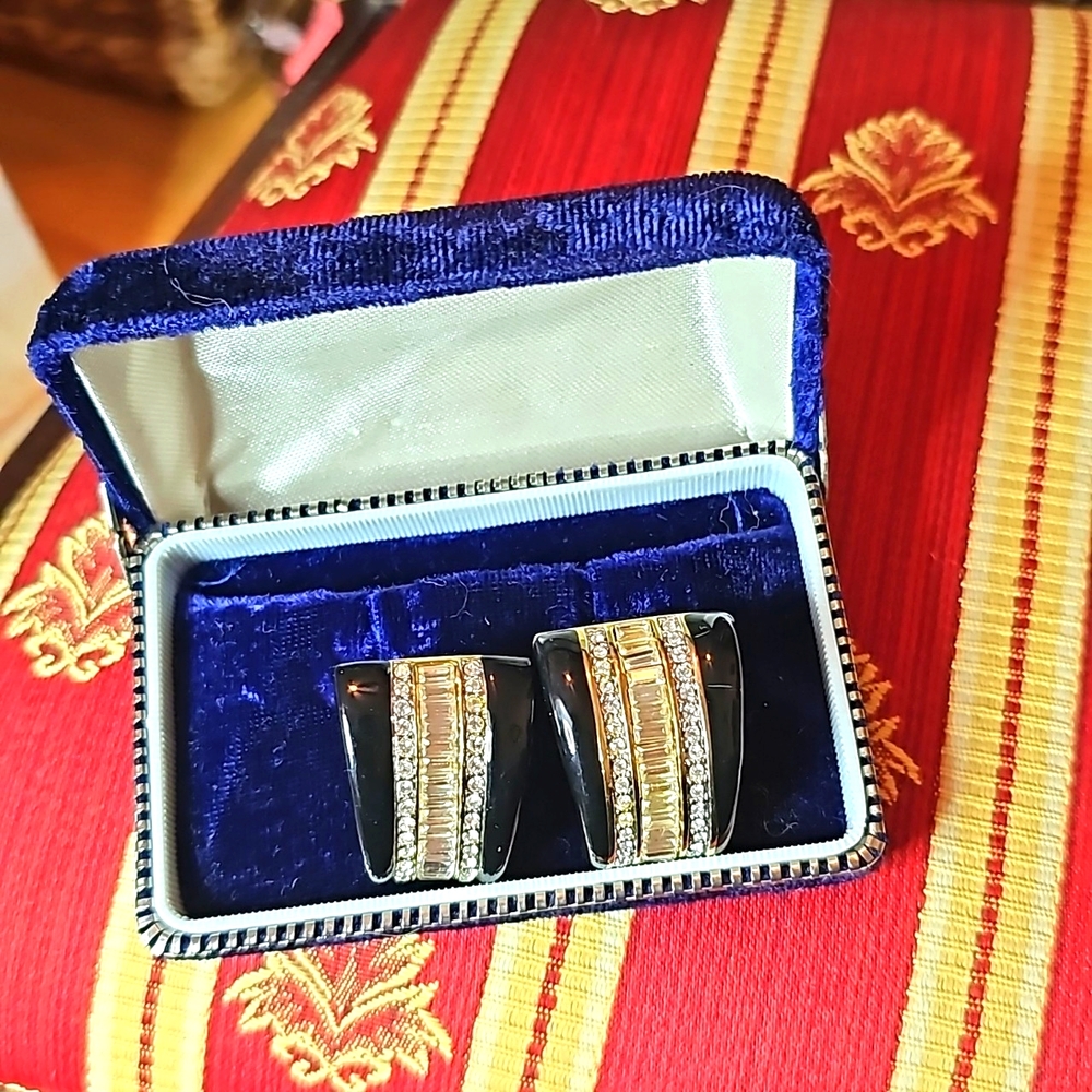 Authentic St . John's Baguette Clips
